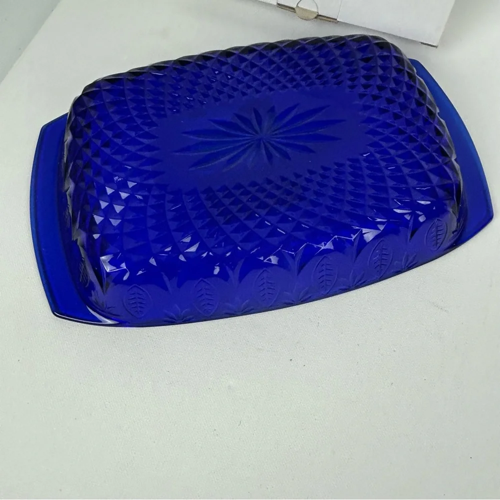 Avon NOS VTG '2003' Royal Sapphire Blue Glass Oven to Table Baker made in France